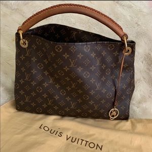 Louis Vuitton MM Artsy monogram